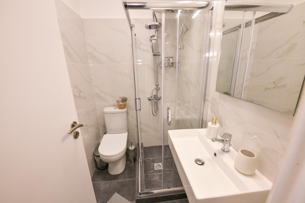 Modern, Comfortable Apartment, In The Heart Of The City_2 Лариса Экстерьер фото